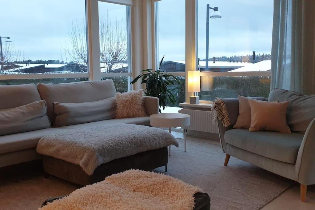 Water Facing Villa With Pool & Sauna Lidingö المظهر الخارجي الصورة