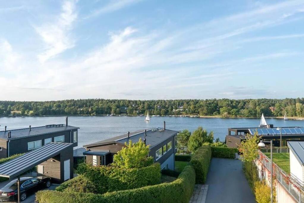 Water Facing Villa With Pool & Sauna Lidingö المظهر الخارجي الصورة
