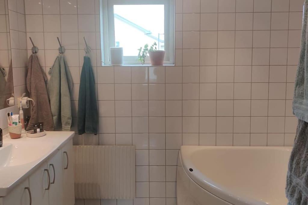 Water Facing Villa With Pool & Sauna Lidingö المظهر الخارجي الصورة
